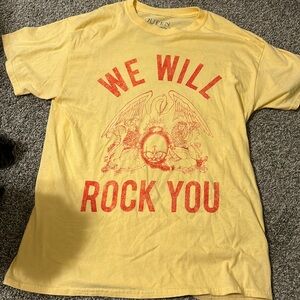 Queen graphic tee, size medium, american eagle